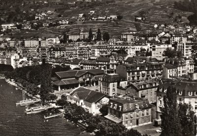 La Place du Marché et Montreux vus du lac