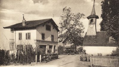 Route du Village &#8211; L&rsquo;ancienne poste et la chapelle